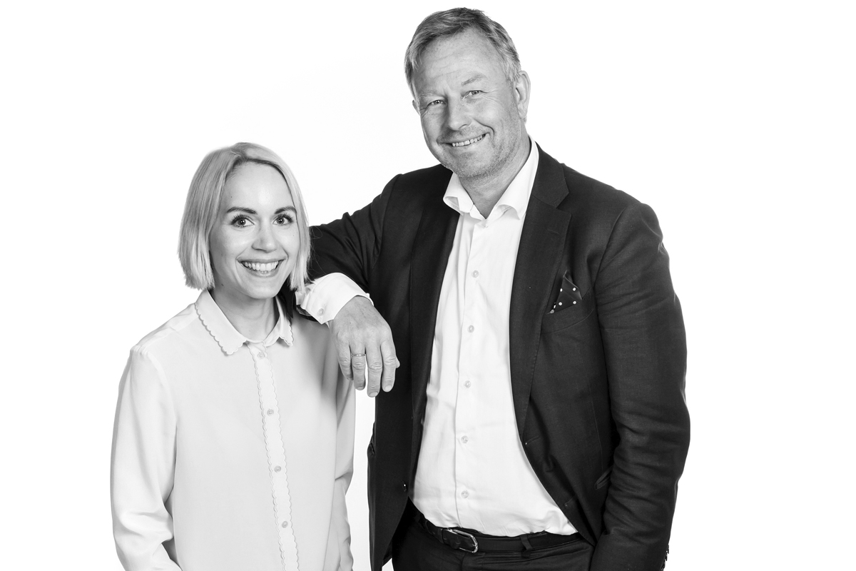 Silje Ulveseth (kommunikasjonsansvarlig) og Henning Hauso (daglig leder). FOTO: Fotograf Trude Brun Wilhelmsen.